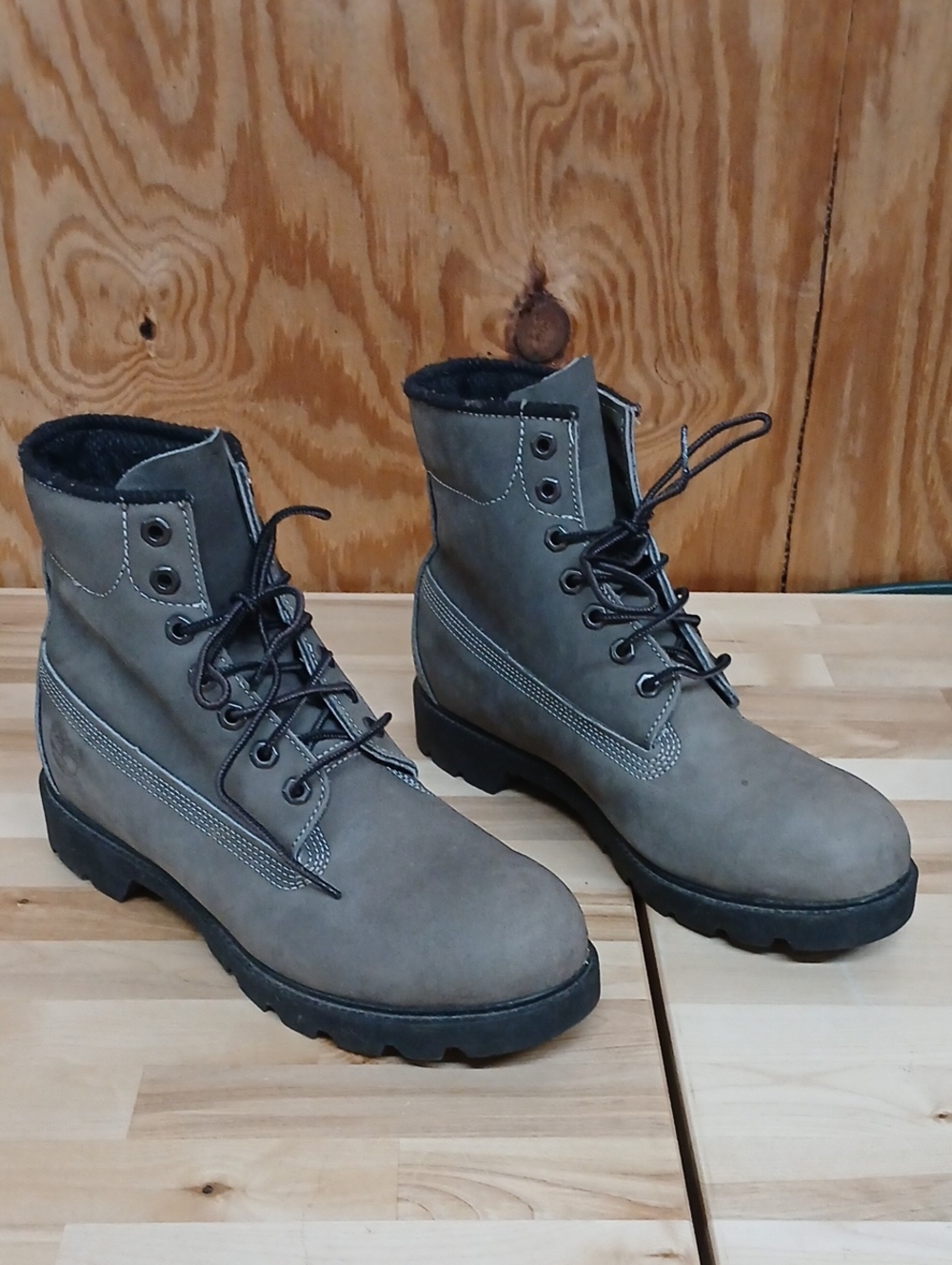 Timberland Vintage Men's Gray Lace-Up Work Boots with Black Soles Size 8.5